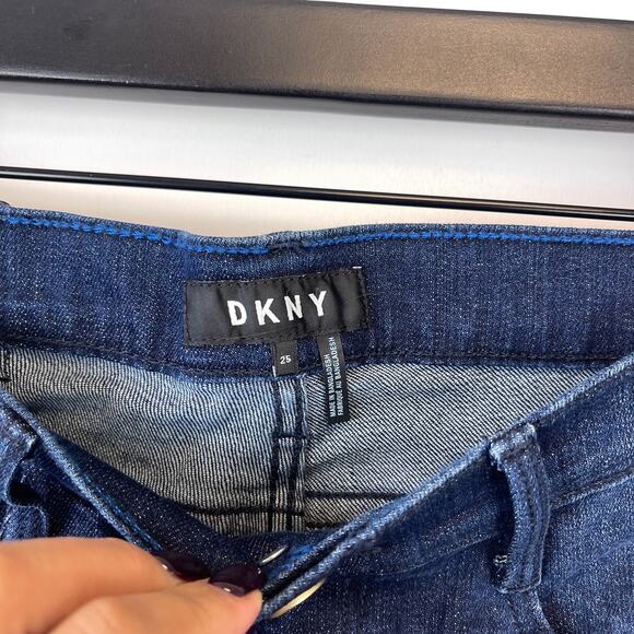NWT DKNY Size 25 Skinny Mid-Rise Distressed Denim Jeans Blue 27” - Picture 6 of 12